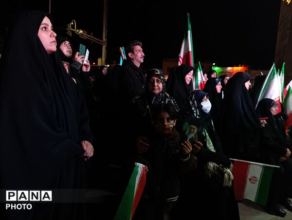 حماسه همدلی ملت در مشهد مقدس