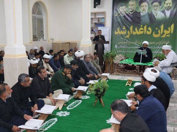 برگزاری محفل انس با قرآن‌کریم در بندرخمیر به نیابت از شهدای‌ خدمت