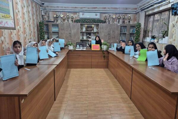 اولین جلسه شورای دانش‌آموزی با همراهی مدیر مدرسه هدی۱ 