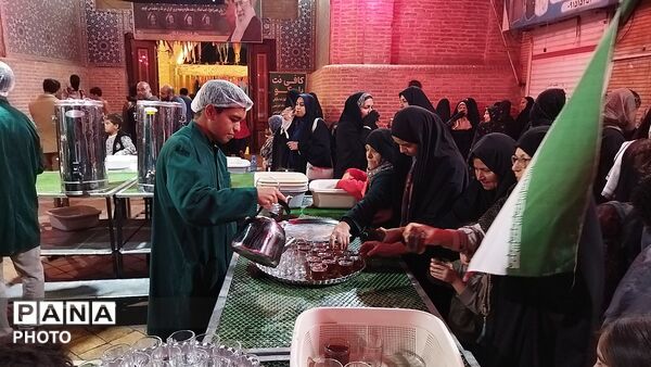 دویست و سی و سه شب خدمت در چایخانه فاطمه الزهرای نیشابور