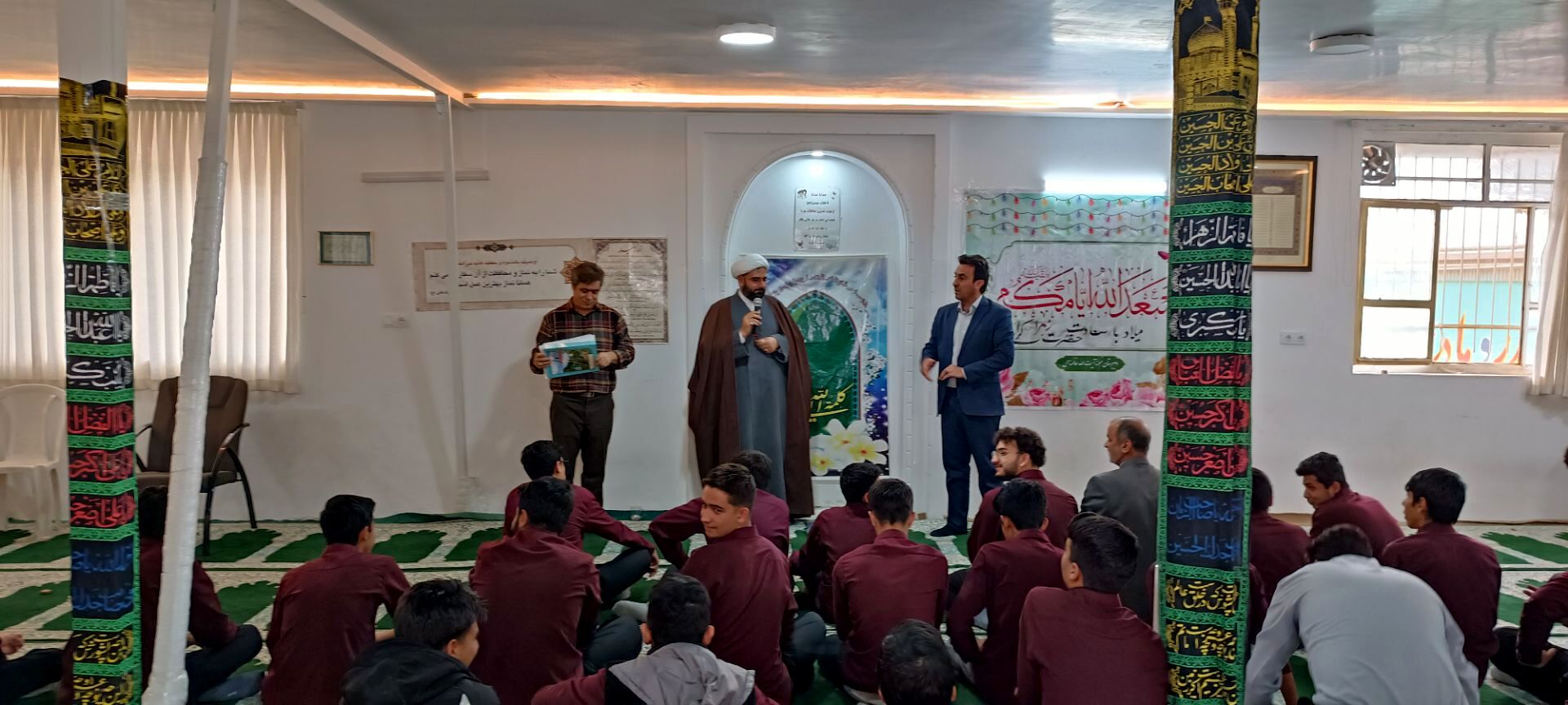 جشن ولادت حضرت فاطمه زهرا (س) در دبیرستان نمونه دولتی آیت الله خامنه ای 