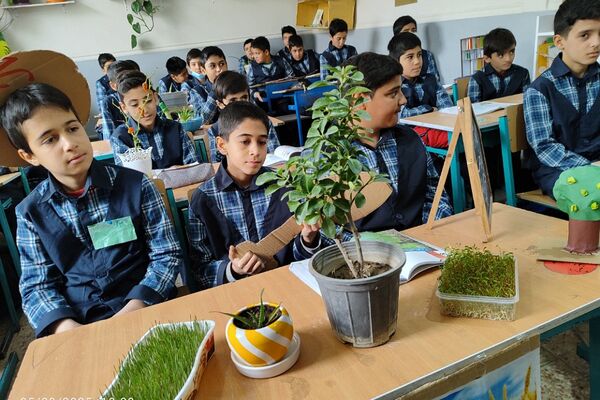 گرامیداشت روز درختکاری در دبستان امام حسن مجتبی(ع) رودهن 