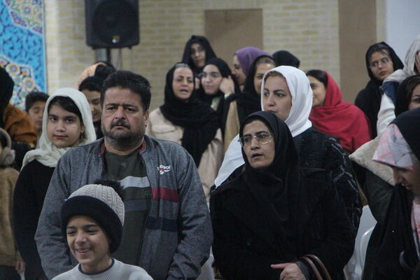 نمایشگاه آثار هنری دانش‌آموزان ناحیه یک شهر یزد 