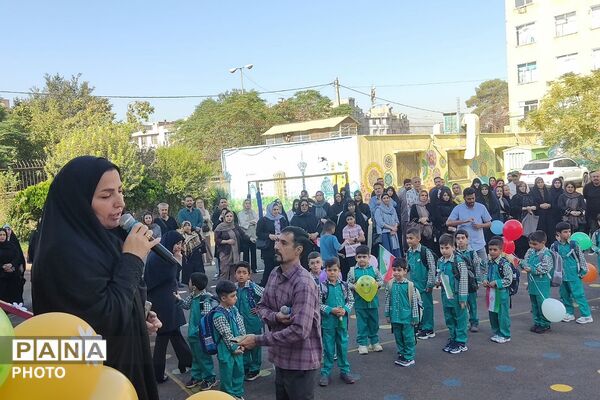 جشن شکوفه ها در مدارس ناحیه دو شهرری 