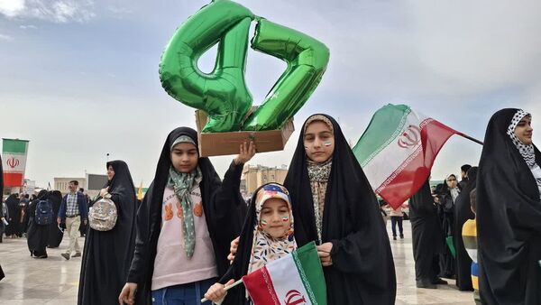 شکوه حضور نوجوانان در راهپیمایی 22 بهمن مردم قم