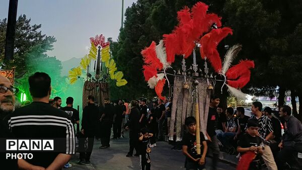 آیین علم گردانی همزمان با هفتمین روز شهادت حضرت اباعبدالله الحسین (ع) در شهرستان تفرش 