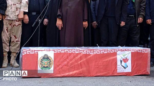 شهید عالی بر دوش هم استانی های خود تشیع شد 