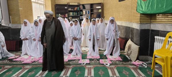 جشن بندگی دانش‌آموزان دبستان ارمغان هستی ناحیه 3 کرج 