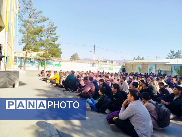 بازدید سرزده بازپرس دادگستری شهرستان کاشمر از دبیرستان میثاق