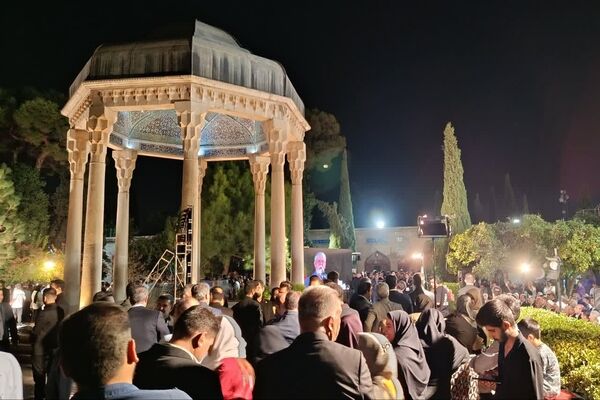 آیین بزرگداشت لسان‌الغیب در جوار آرامگاه حافظ