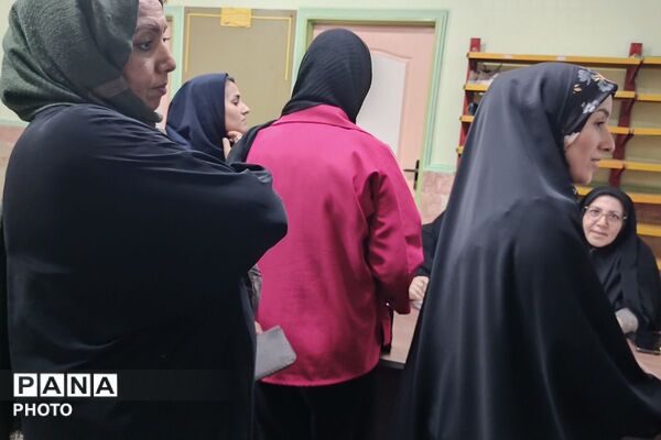 مجمع انجمن اولیا و مربیان دبستان علامه طباطبایی با رویکرد تحکیم پیوند خانه و مدرسه