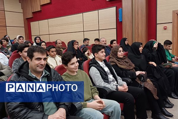 تقدیر از دانش‌آموزان دبیرستان هیات امنایی البرز در اردوگاه استانی شهید محمد منتظری شهریار 