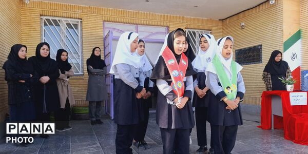 تقدیراز مربی پرورشی مدرسه فاطمه الزهرا(س) در هفته امور تربیتی