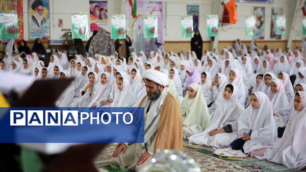 حضور پرشور مکلفین در مصلی بزرگ امام خامنه‌ای(مدظله العالی) با حضور بیش از ۱۰۰۰ هزار دانش‌آموز شهرستان