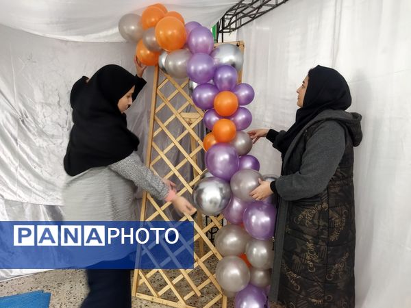 فضاسازی اردوی تمشک توسط دانش‌آموزان و فرهنگیان شهر راز