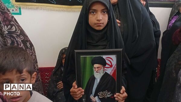 حضور پر رنگ کودکان ولایی روستای نقاب در اربعین رهبر انقلاب اسلامی