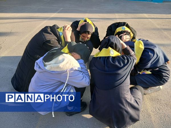  مانور زلزله در مدرسه سمانه ناحیه یک 