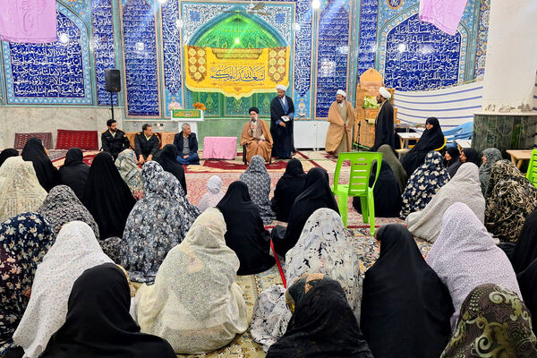 حضور  مدیر آموزش وپرورش و مسئولین شهرستان آباده در جمع دانش آموزان معتکف شهر ایزدخواست