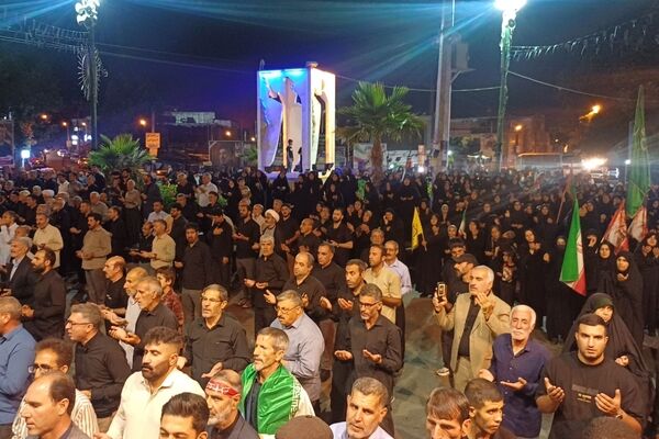 شکوه صدوبیست شب مقاومت مردم کوهدشت در میدان امام خمینی (ره)