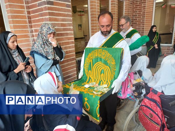 تهیه ویلچر برای دانش‌آموزان کم توان