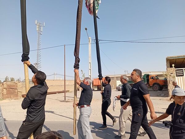 مراسم سینه زنی و علم گردانی در خلیل آباد