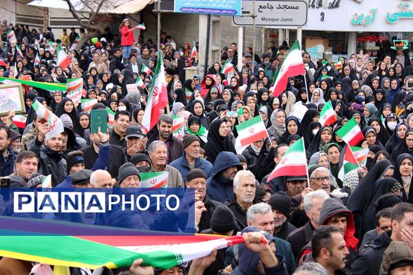حماسه حضور مردم قروه در راهپیمایی ۲۲ بهمن؛ تجلی وحدت و وفاداری به انقلاب