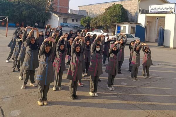 گرامیداشت هفته پدافند غیرعامل در دبیرستان فرزانگان قائمشهر