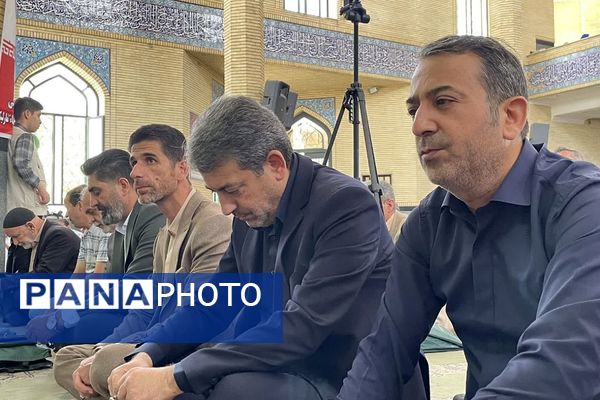 فرهنگیان شهرستان ملارد با حضور خود در نمازجمعه این هفته یاد شهید رجایی را گرامی داشتند 