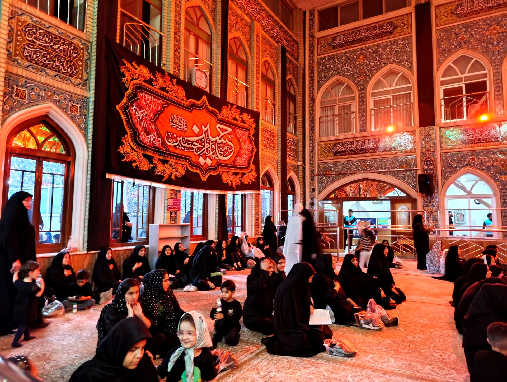 برگزاری مراسم عزاداری شب عاشورا در تکیه ابوالفضلی نیشابور 
