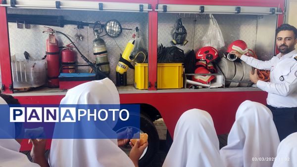 بازدید علمی از ایستگاه آتش‌‌نشانی فین