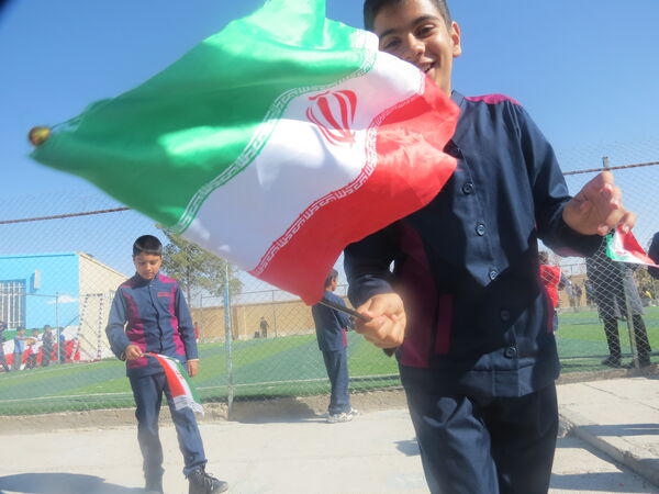 صبحگاهی شاد و پرنشاط در مدارس خاتم