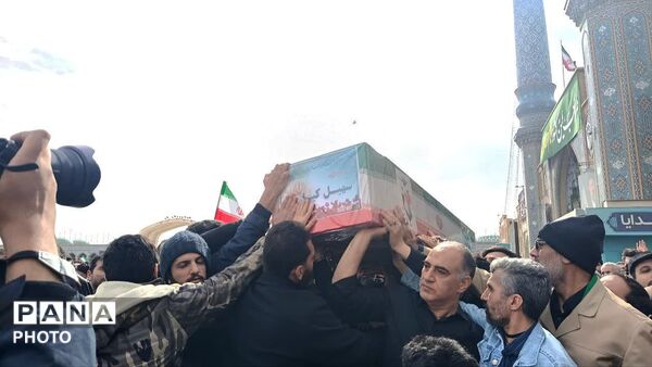 اقامه نماز عید فطر و تشییع پیکر شهید «کیارش» در مسجد جمکران