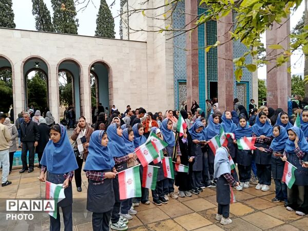 مراسم گل‌باران آرامگاه سعدی شاعر بزرگ شیرازی