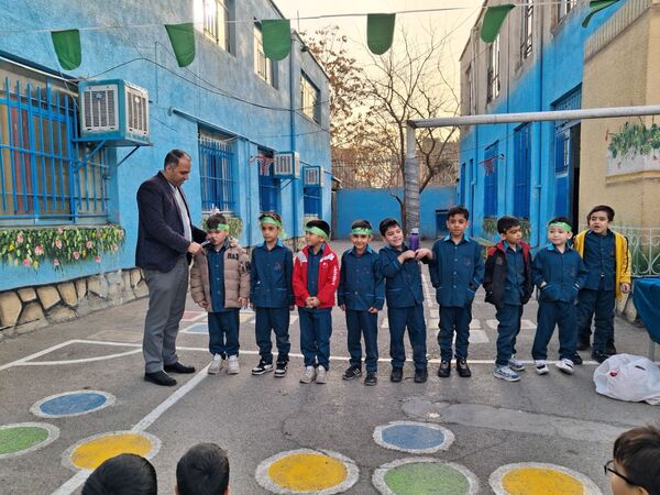 جشن پیروزی انقلاب در مدرسه هوشمند خیرزاده