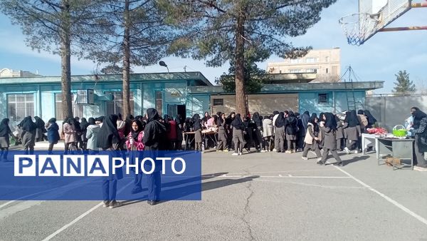 بازارچه‌‌ دانش‌آموزی در‌ دبیرستان‌ نمونه‌ اندیشه‌ کاشمر