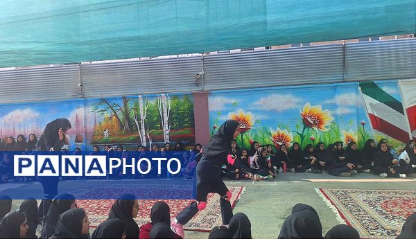 گرامیداشت هفته تربیت بدنی در دبیرستان فیاض 