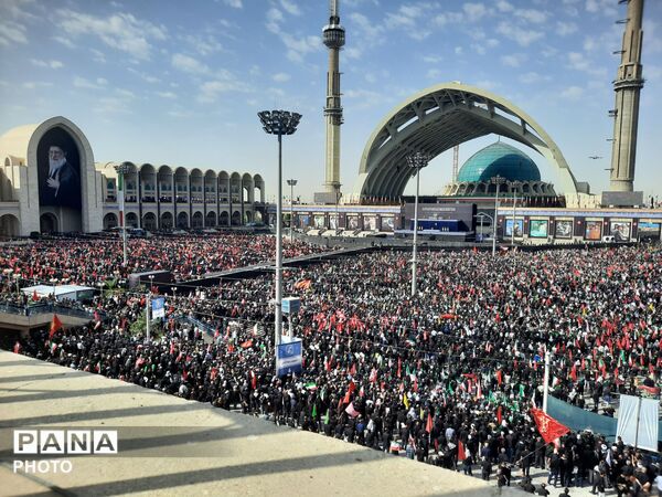 اولین روز وداع با شکوه با رهبر شهید و خانواده بزرگوارشان 
