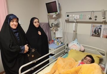 اهدای مدال افتخاری پیشتاز قهرمان به دانش آموز محمد شرفی 