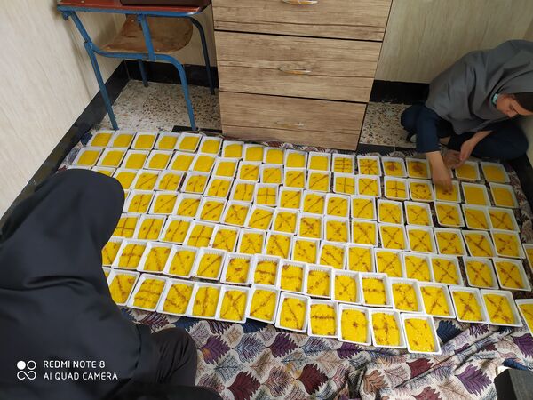 سفره مهربانی مهمانی خدا در آموزشگاه دخترانه نمونه دولتی فدک شهرستان فاروج 