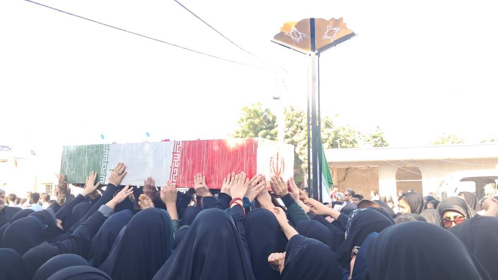تشییع باشکوه شهید گمنام با بدرقه پرشور دانش‌آموزان