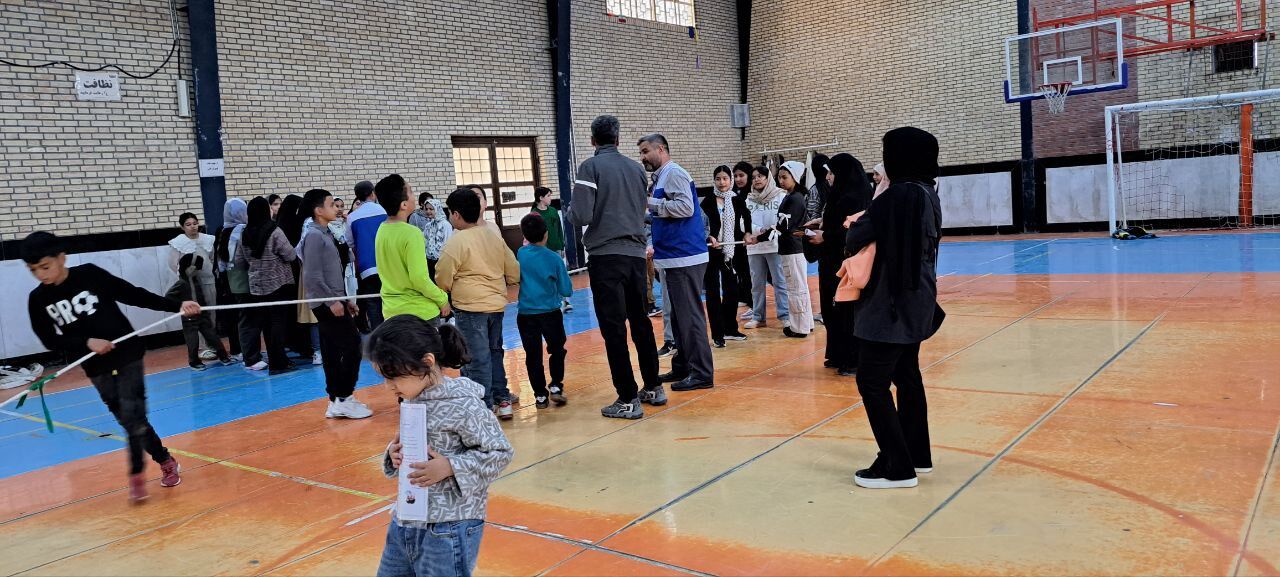 مسابقات طناب‌کشی و دارت در سالن زینبه شهرستان شیروان