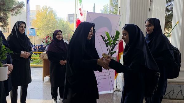 آغاز سال تحصیلی جدید با شعار "توسعه عدالت برای ایران برای مدرسه"