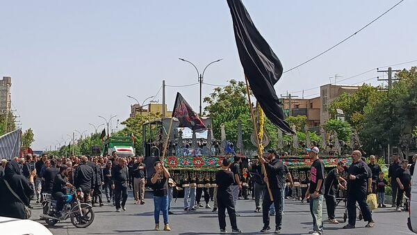 تشییع پیکر دو تن از شهدای جنگ تحمیلی رژیم صهیونیستی همزمان با مراسم تاسوعای حسینی ، در شهرستان ملارد