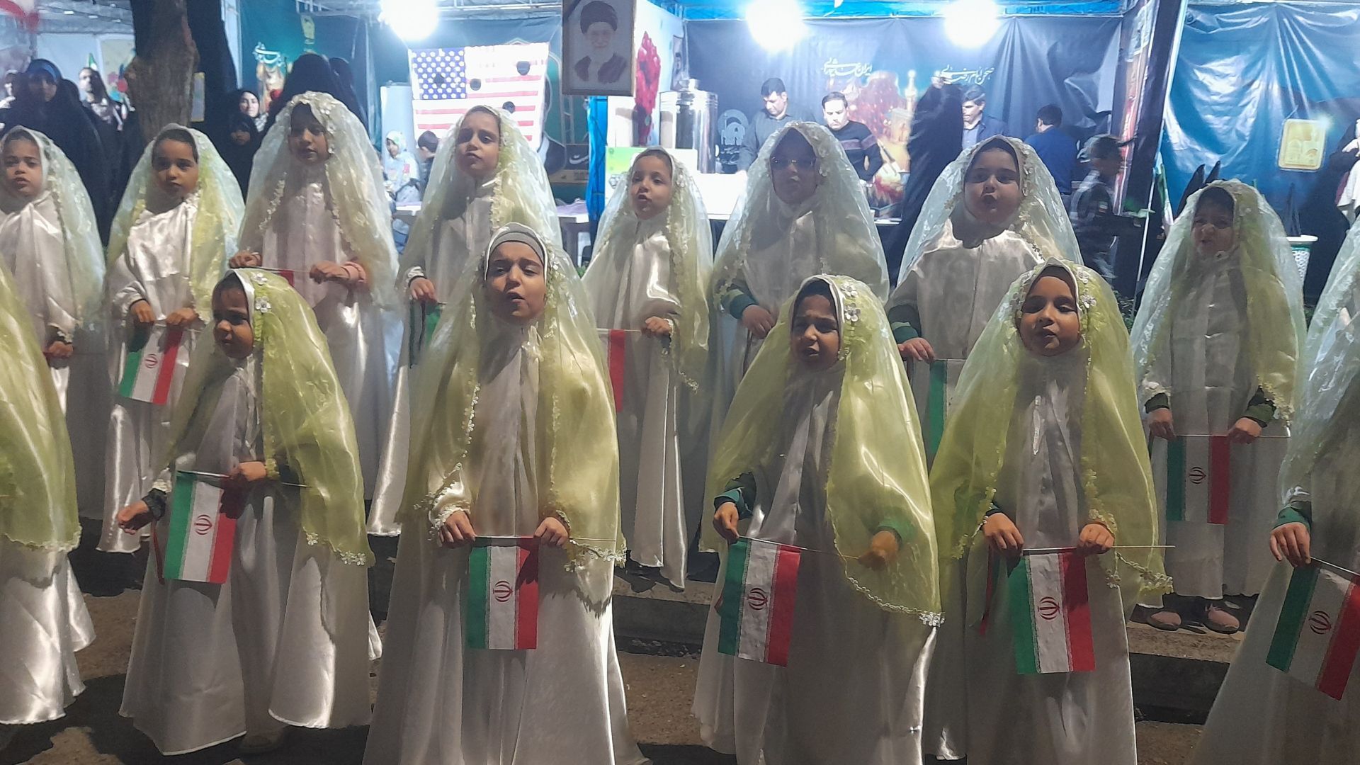 امام رضا(ع) آغوش خود را برای ریحانه ها باز کرد 