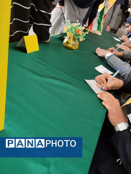 انتخابات شورای دانش آموزی در دبیرستان رفعت