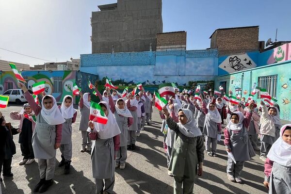 جشن پیروزی انقلاب اسلامی در مدارس منطقه کهریزک 