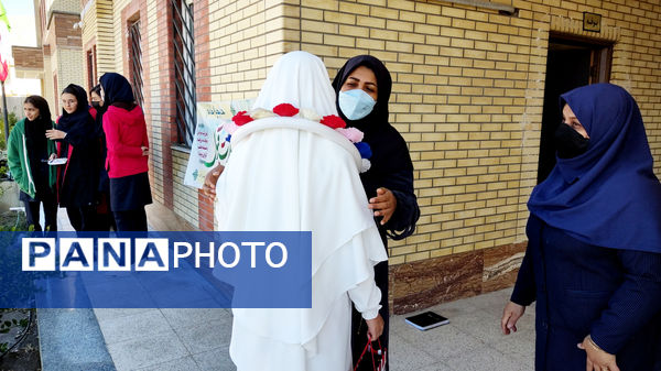 بازگشت معنوی دانش‌آموز حاجی‌آبادی از سفر پرفیض حج