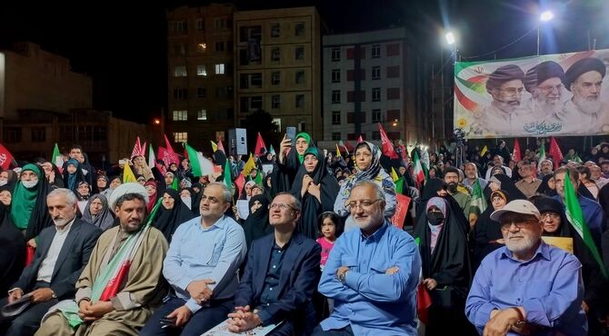 حضور شهردار تهران و مدیران منطقه ۲ در جمع مردم انقلابی 