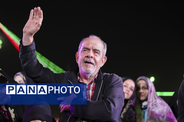 همخوانی سرود «سلام یا مهدی» با حضور ابوذر روحی در مسجد جمکران