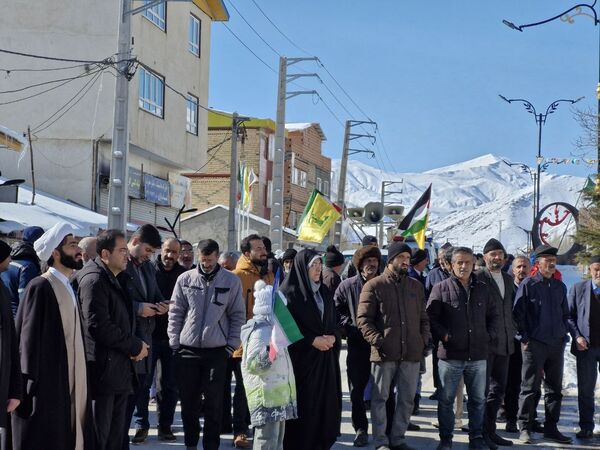 حماسه حضور گرم مردم بلده در سرمای زمستان 